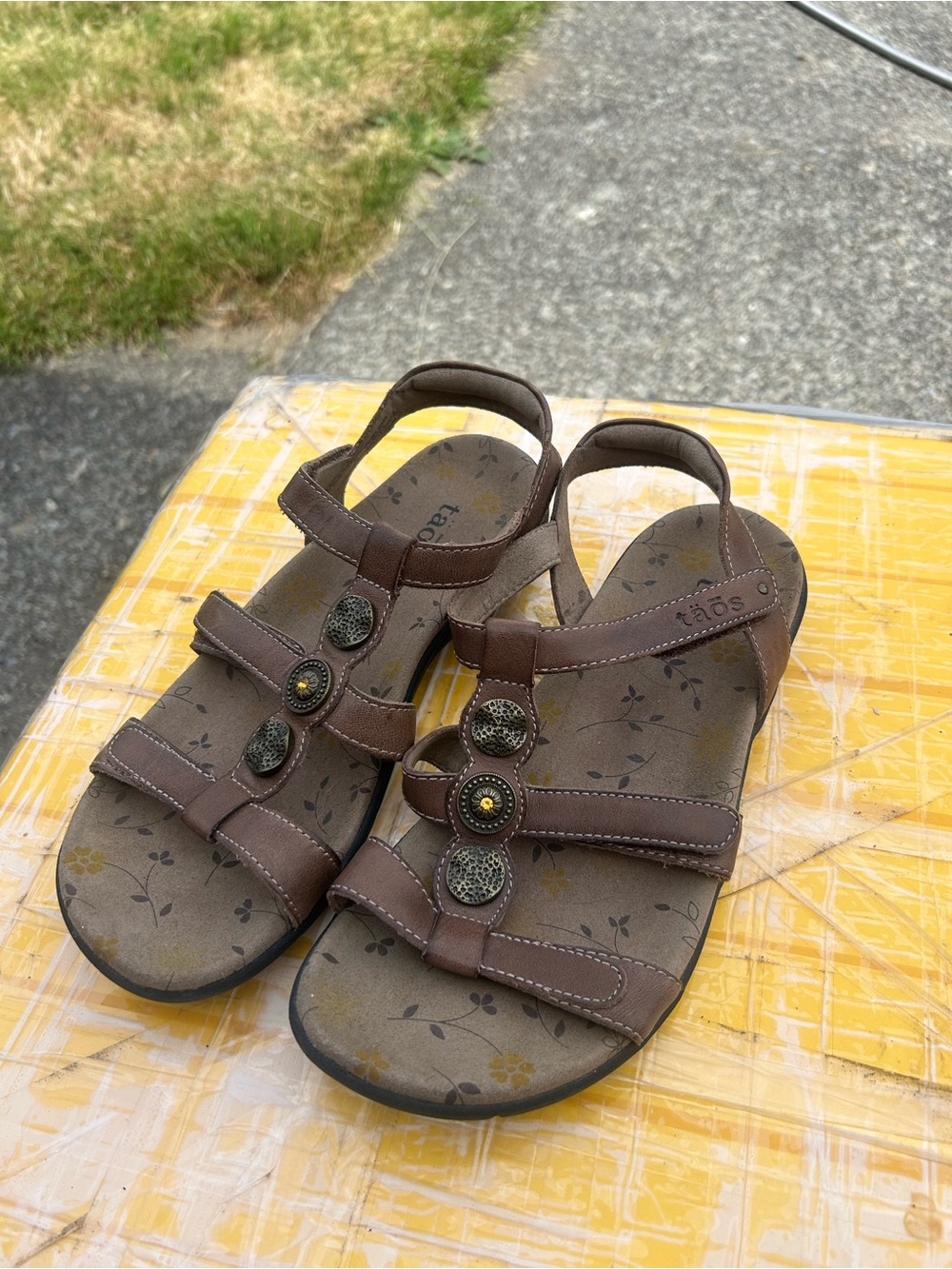 Taos Prize Women’s Brown Leather Strappy Sandals Size 39/8US - Picture 9 of 14